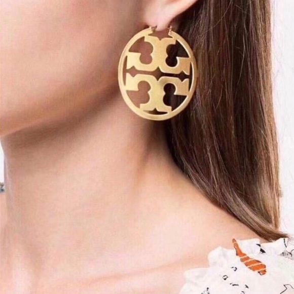 TORY BURCH MILLER LARGE HOOP EARRING - Picture 5 of 8